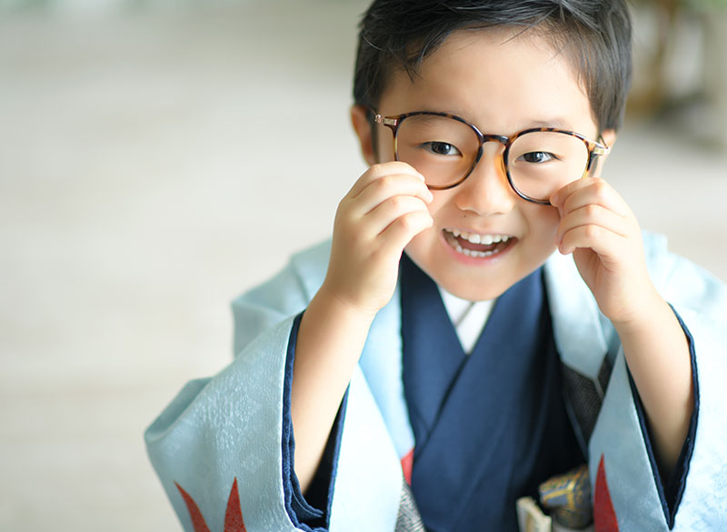 七五三  5歳 男の子 着物 水色 自然光 おしゃれ