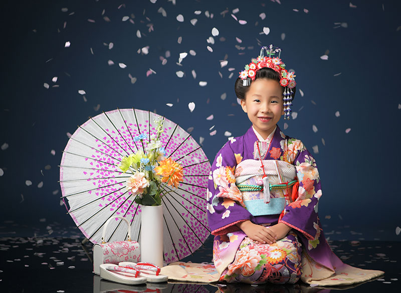 七五三 7歳 着物 紫 日本髪 ストロボ ライティング きれい 桜吹雪