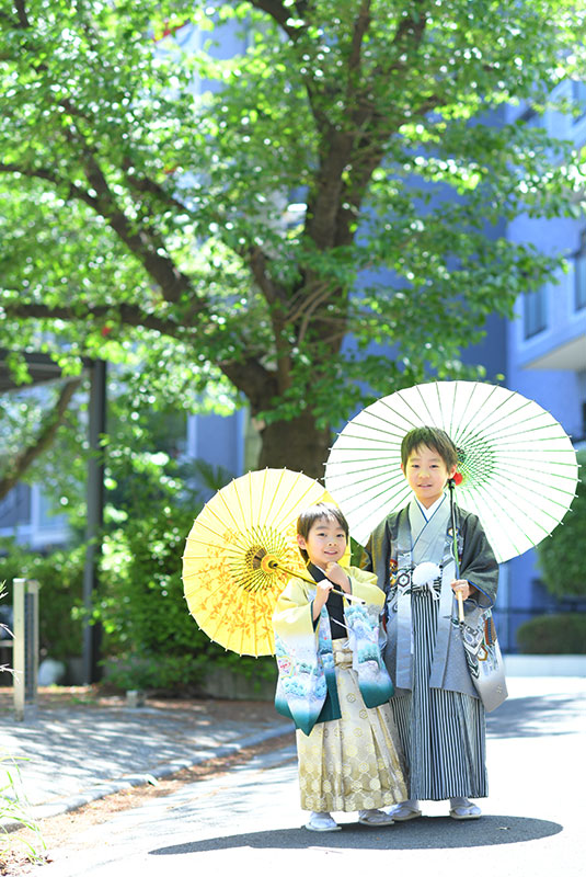 七五三 兄弟写真 2人 着物 和傘 ロケフォト