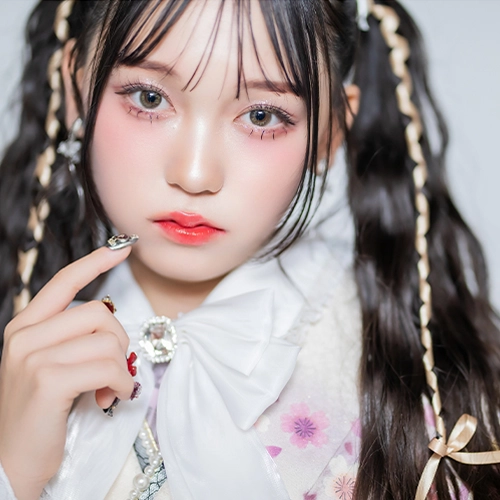 艶やかなピンクメイクとツインテールが可愛い、成人式の振袖ヘア。