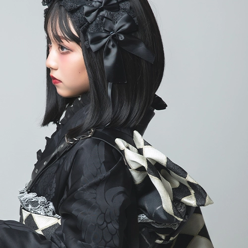 成人式の振袖にぴったりな黒リボンとレースのヘッドドレス。