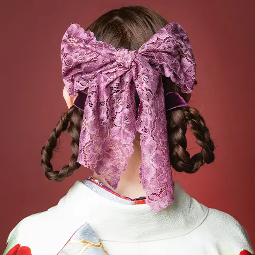 ポンデリングヘアに大きなリボンを添えた成人式スタイル